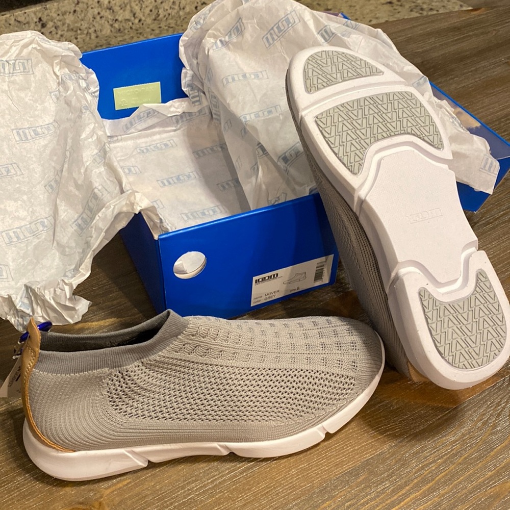 NWT Loom grey tennis shoes size 8